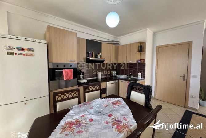 Shtepi me qera Apartament ne Tirane, 2+1, Mobilimi E mobiluar, Pagesa 430  Euro.
