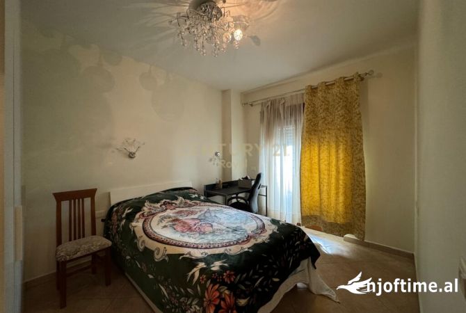 Shtepi me qera Apartament ne Tirane, 2+1, Mobilimi E mobiluar, Pagesa 800  Euro.