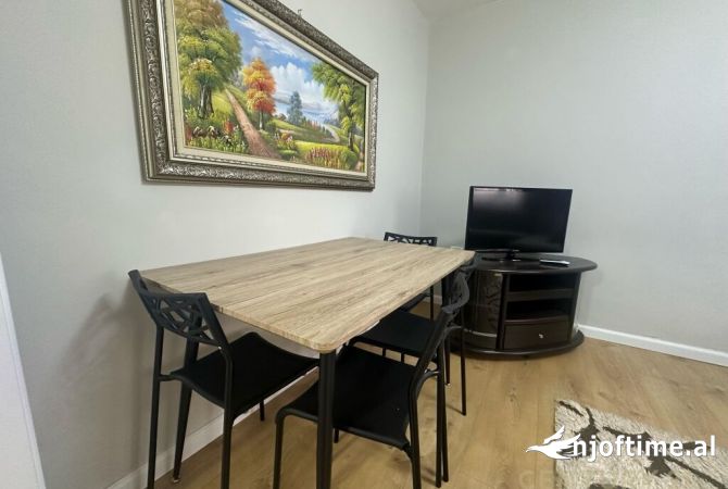 Shtepi me qera Apartament ne Tirane, 1+1, Mobilimi E mobiluar, Pagesa 550  Euro.