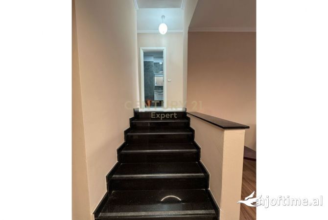 Shtepi me qera Apartament ne Tirane, 2+1, Mobilimi E mobiluar, Pagesa 600  Euro.