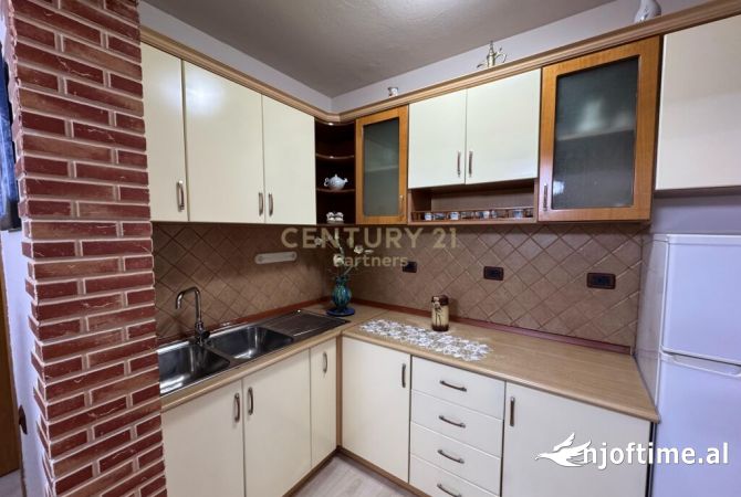 Shtepi me qera Apartament ne Tirane, 1+1, Mobilimi E mobiluar, Pagesa 500  Euro.