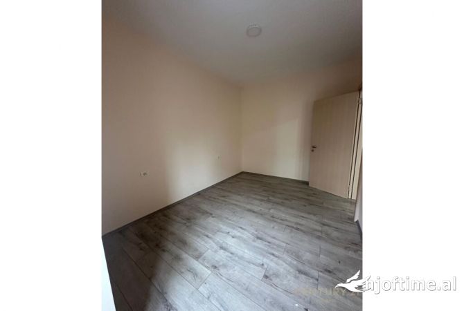 Shtepi me qera Apartament ne Tirane, 1+1, Mobilimi Pjeserisht e mobiluar, Pagesa 450  Euro.