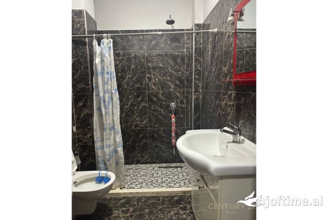 Shtepi me qera Apartament ne Tirane, 1+1, Mobilimi Pjeserisht e mobiluar, Pagesa 450  Euro.