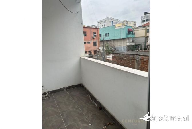 Shtepi me qera Apartament ne Tirane, 1+1, Mobilimi Pjeserisht e mobiluar, Pagesa 450  Euro.