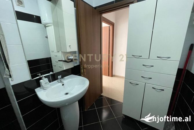Shtepi ne shitje Apartament ne Tirane, 1+1, Mobilimi E mobiluar, Pagesa 90,000  Euro.