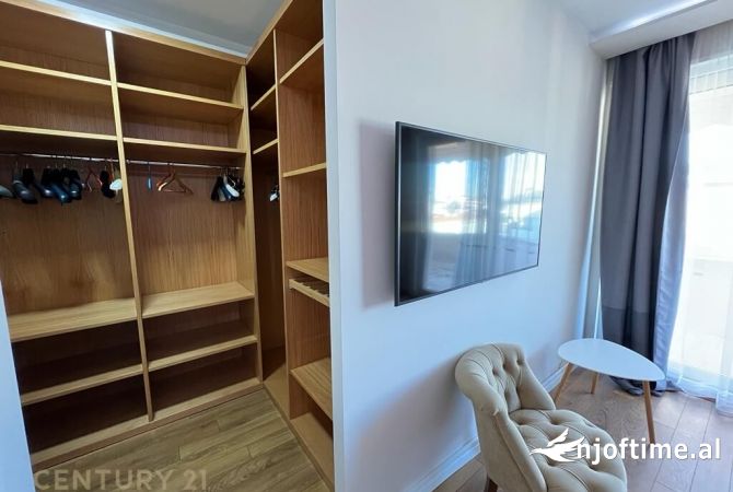 Shtepi ne shitje Penthose(kati i fundit panoramik) ne Tirane, 3+1, Mobilimi E mobiluar, Pagesa 470,000  Euro.