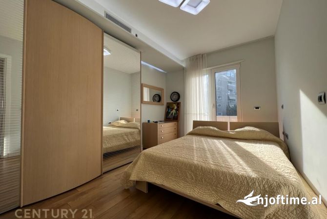 Shtepi ne shitje Penthose(kati i fundit panoramik) ne Tirane, 3+1, Mobilimi E mobiluar, Pagesa 470,000  Euro.