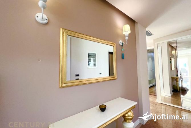 Shtepi ne shitje Penthose(kati i fundit panoramik) ne Tirane, 3+1, Mobilimi E mobiluar, Pagesa 470,000  Euro.