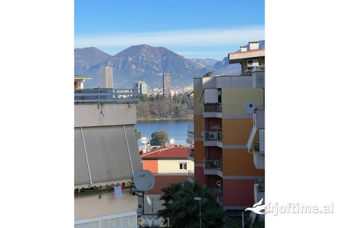 Shtepi ne shitje Penthose(kati i fundit panoramik) ne Tirane, 3+1, Mobilimi E mobiluar, Pagesa 470,000  Euro.