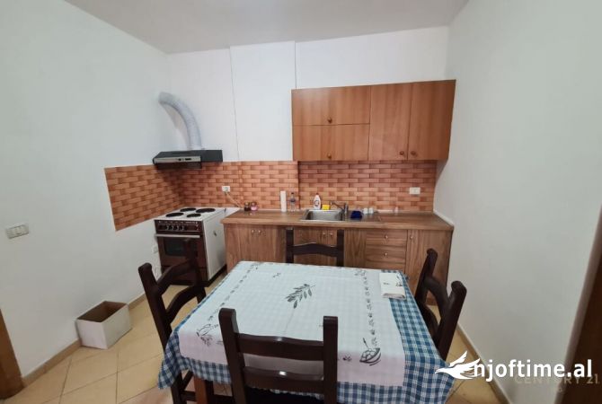 Shtepi me qera Apartament ne Tirane, 1+1, Mobilimi E mobiluar, Pagesa 400  Euro.