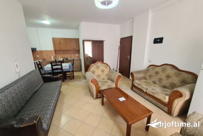 Shtepi me qera Apartament ne Tirane, 1+1, Mobilimi E mobiluar, Pagesa 400  Euro.