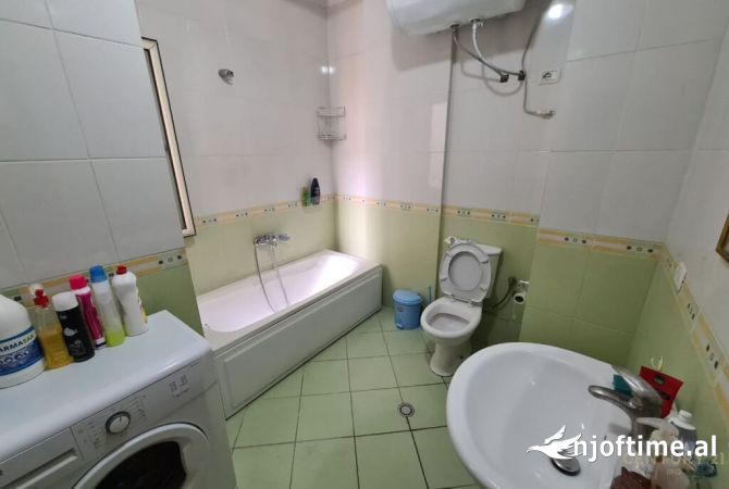 Shtepi me qera Apartament ne Tirane, 1+1, Mobilimi E mobiluar, Pagesa 400  Euro.