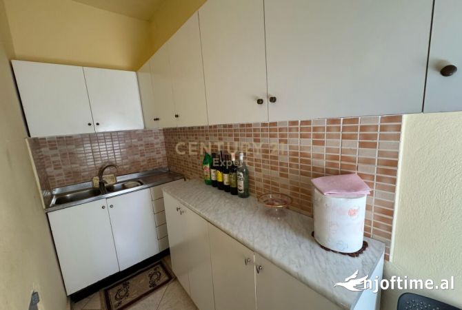 Shtepi me qera Apartament ne Tirane, 2+1, Mobilimi E mobiluar, Pagesa 550  Euro.