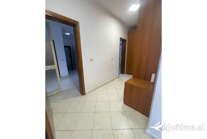 Shtepi me qera Apartament ne Tirane, 2+1, Mobilimi E mobiluar, Pagesa 550  Euro.