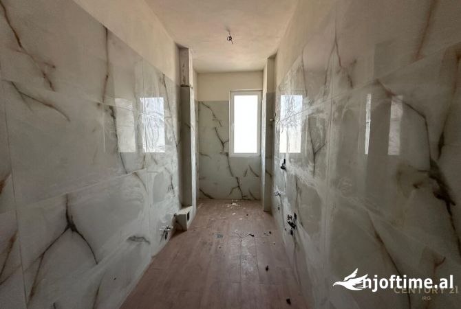 Shtepi ne shitje Apartament ne Tirane, 1+1, Mobilimi Bosh, pa mobiluar, Pagesa 115,000  Euro.