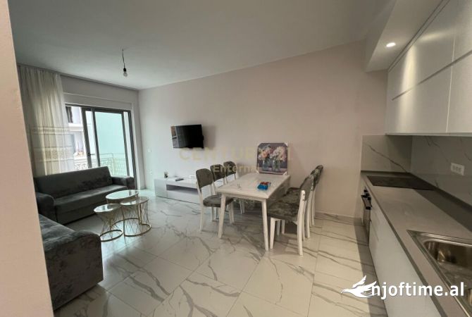 Shtepi me qera 2+1 ne Tirane - 750 Euro