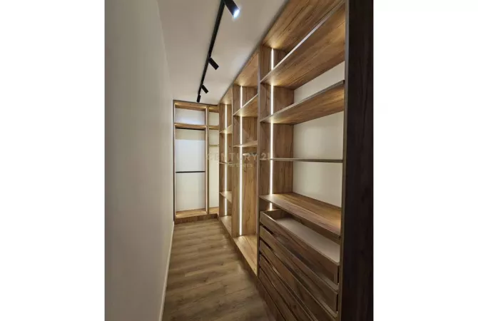 Shtepi ne shitje Apartament ne Tirane, 1+1, Mobilimi E mobiluar, Pagesa 99,000  Euro.