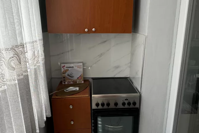 Shtepi me qera Apartament ne Tirane, 1+1, Mobilimi E mobiluar, Pagesa 550  Euro.