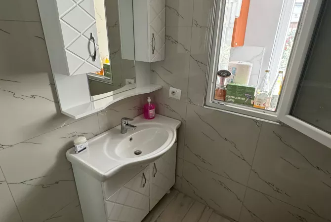 Shtepi me qera Apartament ne Tirane, 1+1, Mobilimi E mobiluar, Pagesa 550  Euro.