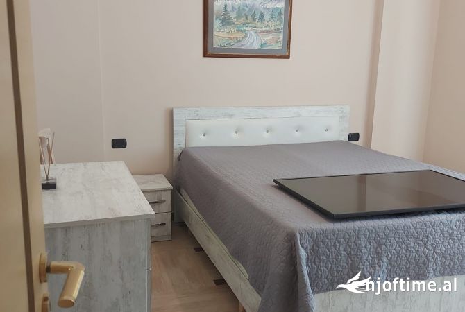 Shtepi ne shitje Penthose(kati i fundit panoramik) ne Vlore, 2+1, Mobilimi E mobiluar, Pagesa 260,000  Euro.
