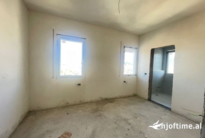 Shtepi ne shitje Apartament ne Tirane, 2+1, Mobilimi Bosh, pa mobiluar, Pagesa 138,000  Euro.