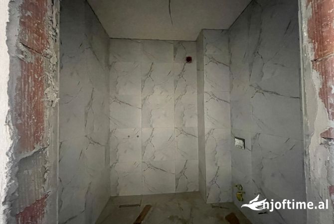 Shtepi ne shitje Apartament ne Tirane, 2+1, Mobilimi Bosh, pa mobiluar, Pagesa 138,000  Euro.