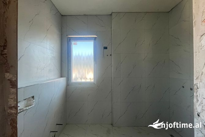 Shtepi ne shitje Apartament ne Tirane, 2+1, Mobilimi Bosh, pa mobiluar, Pagesa 138,000  Euro.