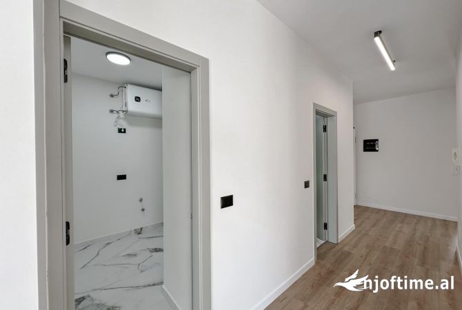 Shtepi ne shitje Penthose(kati i fundit panoramik) ne Tirane, 3+1, Mobilimi Pjeserisht e mobiluar, Pagesa 380,000  Euro.