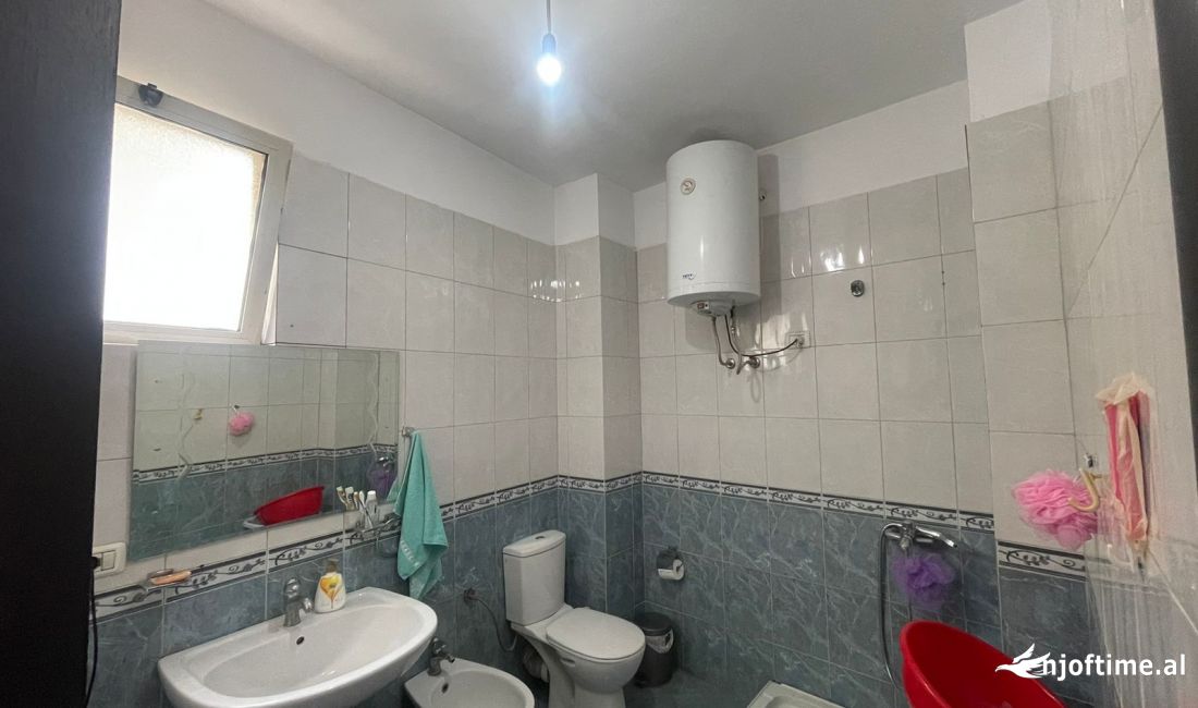 Shtepi ne shitje Apartament ne Tirane, 1+1, Mobilimi E mobiluar, Pagesa 135,000  Euro.