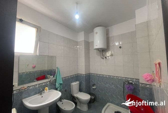 Apartament 1+1 per shitje perballe Kristal Center!