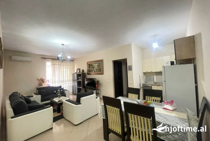 Shtepi ne shitje Apartament ne Tirane, 1+1, Mobilimi E mobiluar, Pagesa 135,000  Euro.