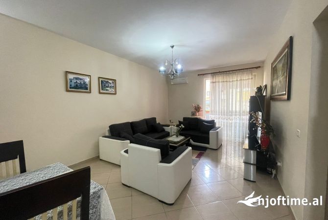 Shtepi ne shitje Apartament ne Tirane, 1+1, Mobilimi E mobiluar, Pagesa 135,000  Euro.