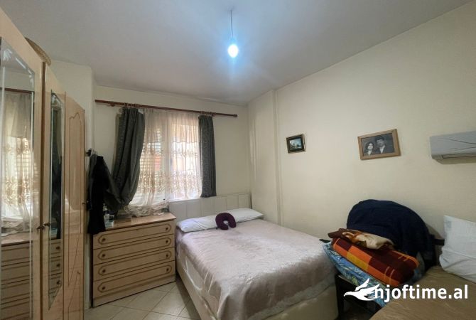 Shtepi ne shitje Apartament ne Tirane, 1+1, Mobilimi E mobiluar, Pagesa 135,000  Euro.