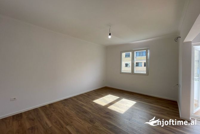 Shtepi ne shitje Apartament ne Tirane, 2+1, Mobilimi Bosh, pa mobiluar, Pagesa 148,000  Euro.