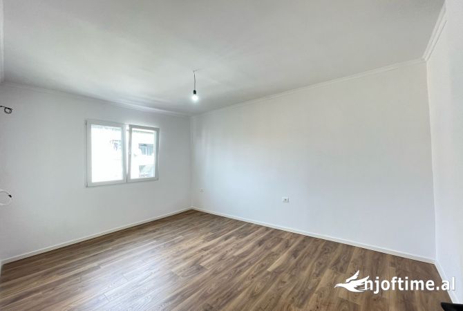 Shtepi ne shitje Apartament ne Tirane, 2+1, Mobilimi Bosh, pa mobiluar, Pagesa 148,000  Euro.