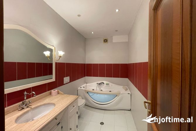 Shtepi me qera Apartament ne Tirane, 3+1, Mobilimi E mobiluar, Pagesa 1,000  Euro.