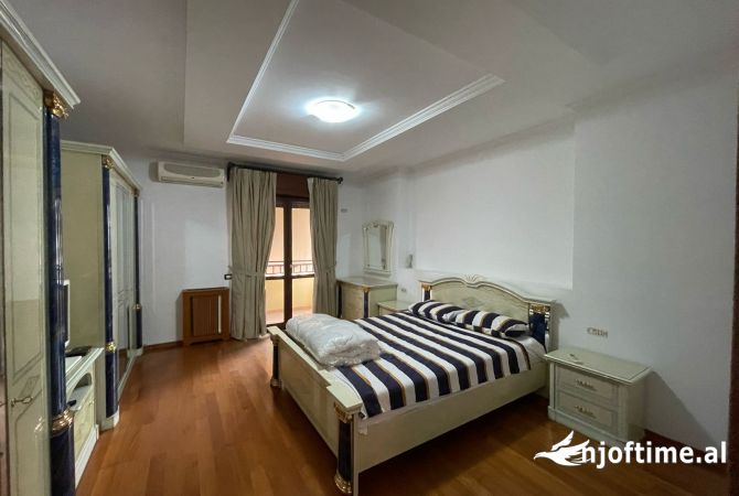 Shtepi me qera Apartament ne Tirane, 3+1, Mobilimi E mobiluar, Pagesa 1,000  Euro.