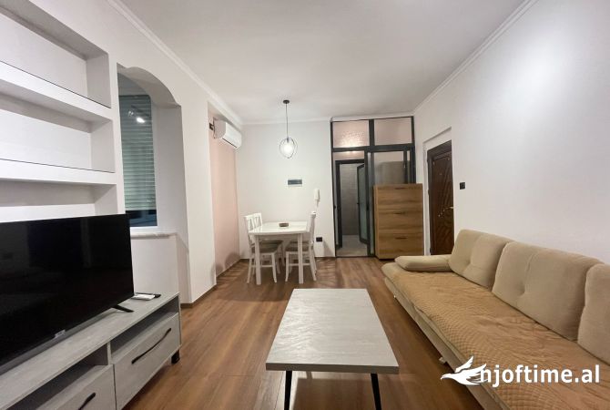 Shtepi me qera Apartament ne Tirane, 1+1, Mobilimi E mobiluar, Pagesa 500  Euro.