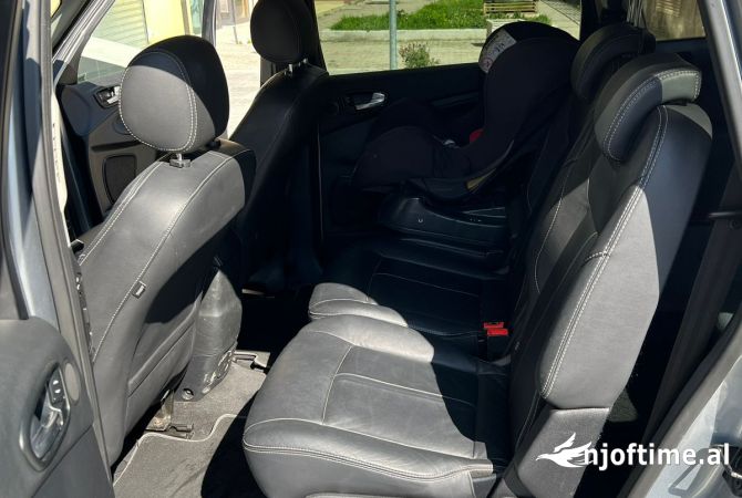Makina ne shitje ne Tirane - 6,500 Euro