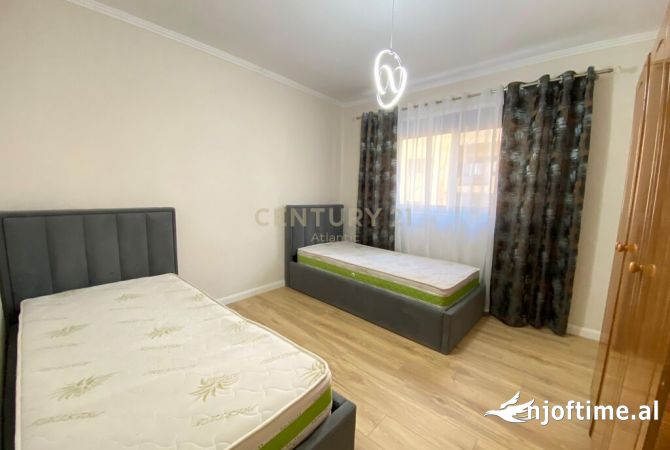 Shtepi ne shitje Apartament ne Durres, 2+1, Mobilimi E mobiluar, Pagesa 1,290,000  Euro.