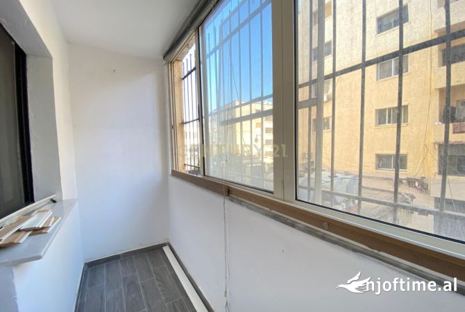 Shtepi ne shitje Apartament ne Durres, 2+1, Mobilimi E mobiluar, Pagesa 1,290,000  Euro.