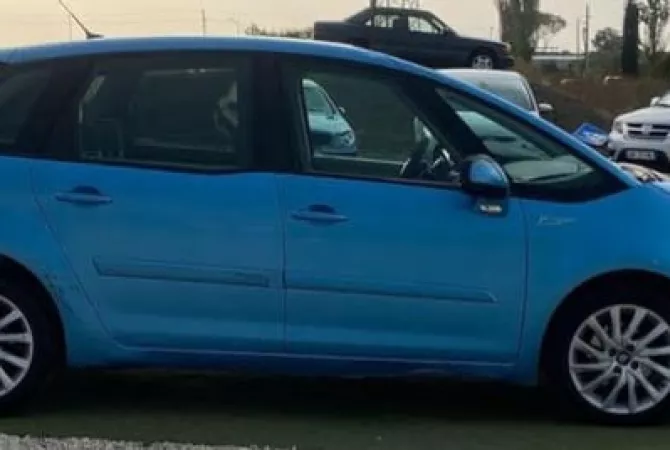 Makina ne shitje  ne Durres - 3,400 Euro