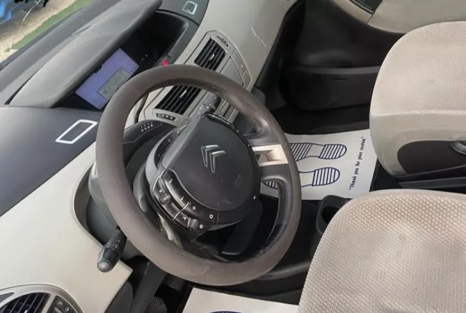 Makina ne shitje ne Durres, Citroen, 2007 Diesel,Kambio Automatik Pagesa 3,400  Euro.