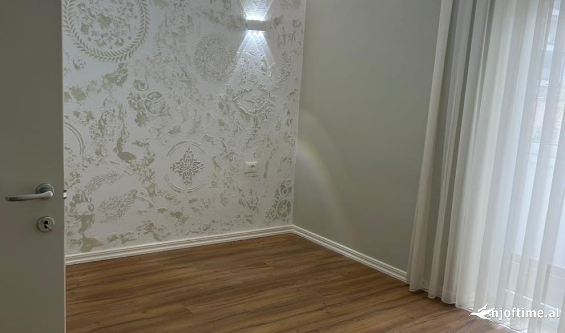 Shtepi ne shitje Apartament ne Tirane, 1+1, Mobilimi Bosh, pa mobiluar, Pagesa 135,000  Euro.