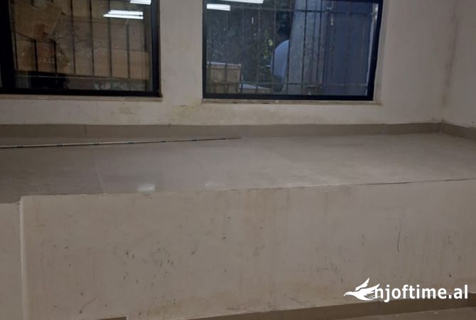 Jepet Ambient Biznesi, Rruga Karl Gega, Stacioni i Trenit.