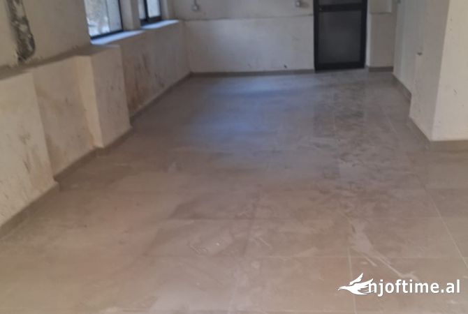 Ambient biznesi me qera 1+1 ne Tirane - 1,200 Euro