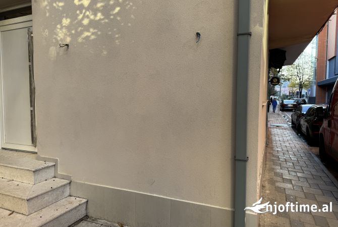 Ambient komercial me qera , rruga e elbasanit.