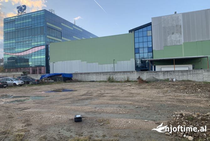 Ambient biznesi me qera 4+1 ne Tirane - 700 Euro