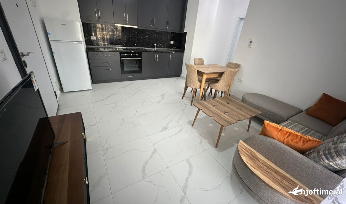 Shtepi me qera Apartament ne Tirane, 1+1, Mobilimi Pjeserisht e mobiluar, Pagesa 550  Euro.