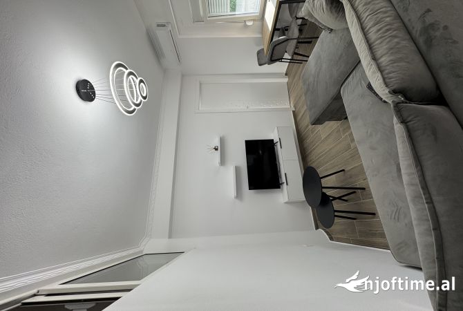 Shtepi me qera 2+1 ne Tirane - 90,000 Leke